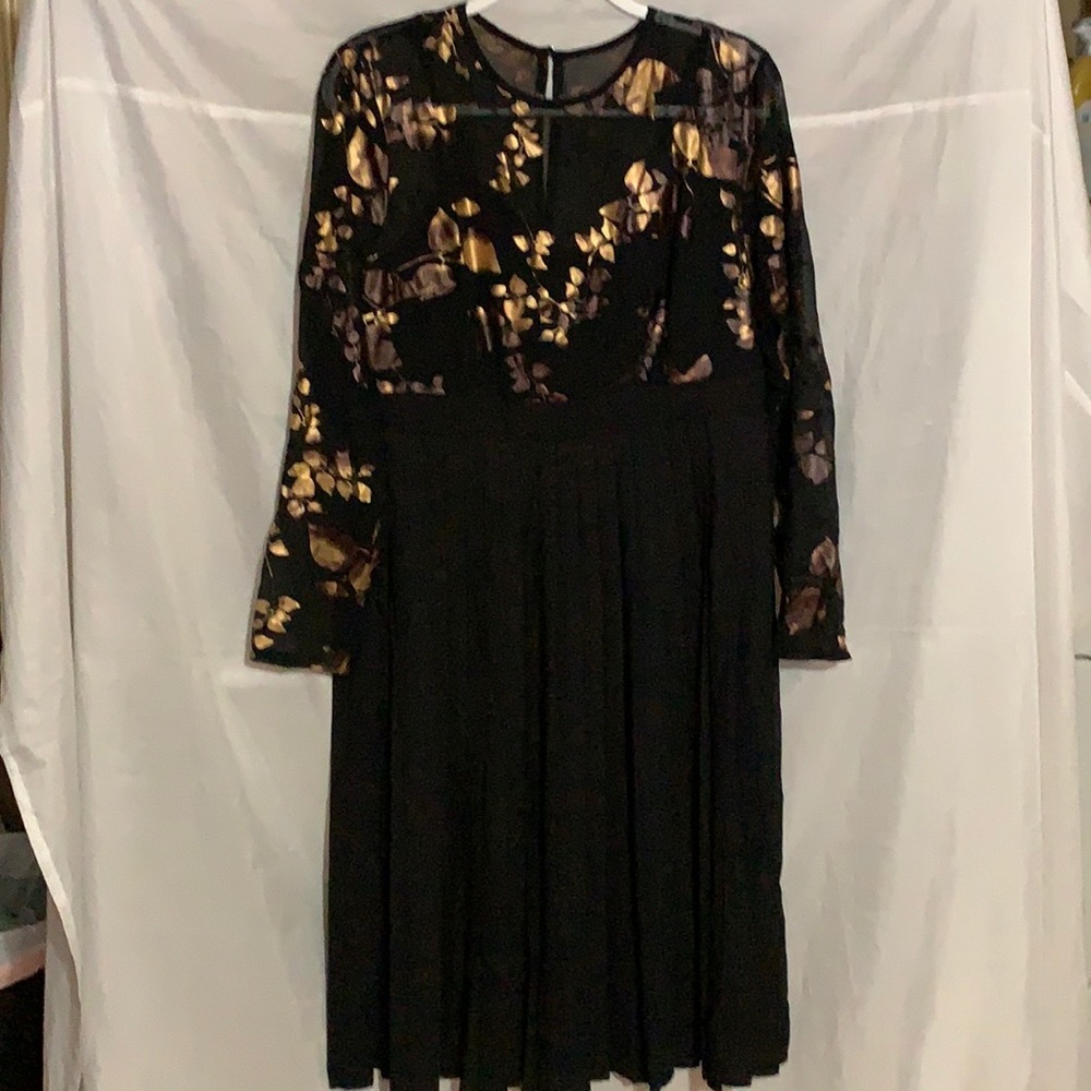 LITTLE MISTRESS Black with Gold Dress, Size 10 NWT MAKE AN OFFER!!!
